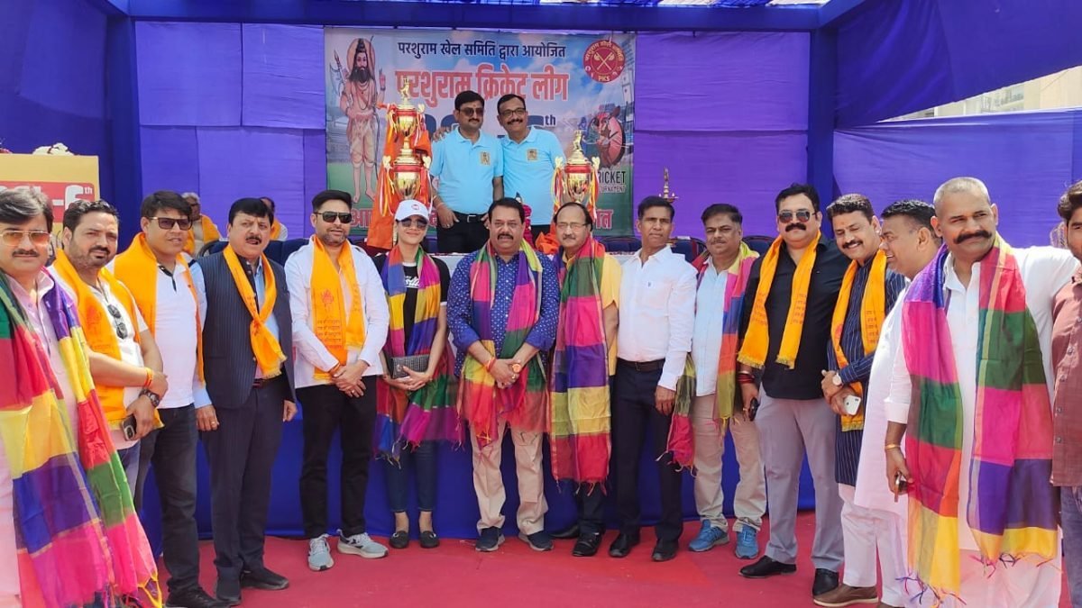 जयपुर में परशुराम खेल समिति द्वारा आयोजित परशुराम क्रिकेट लीग के उद्घाटन समारोह में सम्मिलित डॉ.हर्षा त्रिवेदी एवं विप्र फाउंडेशन के पदाधिकारीगण