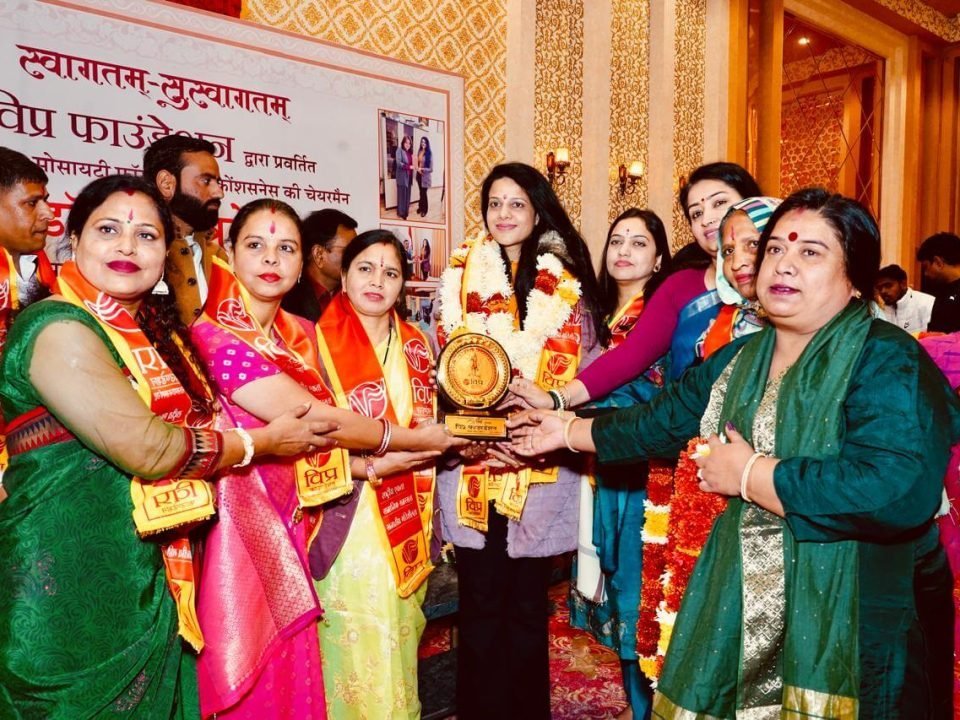 उज्बेकिस्तान से स्वदेश लोटी इसपेक चरेमन डॉ हर्षा त्रिवेदी का किया सम्मान
